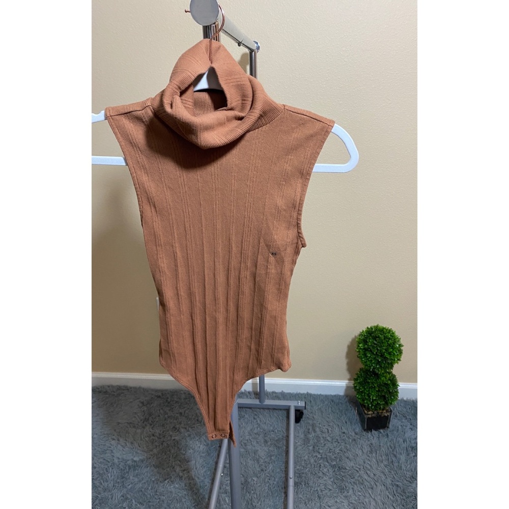 American Eagle Brown Ribbed Turtle Neck bodysuit